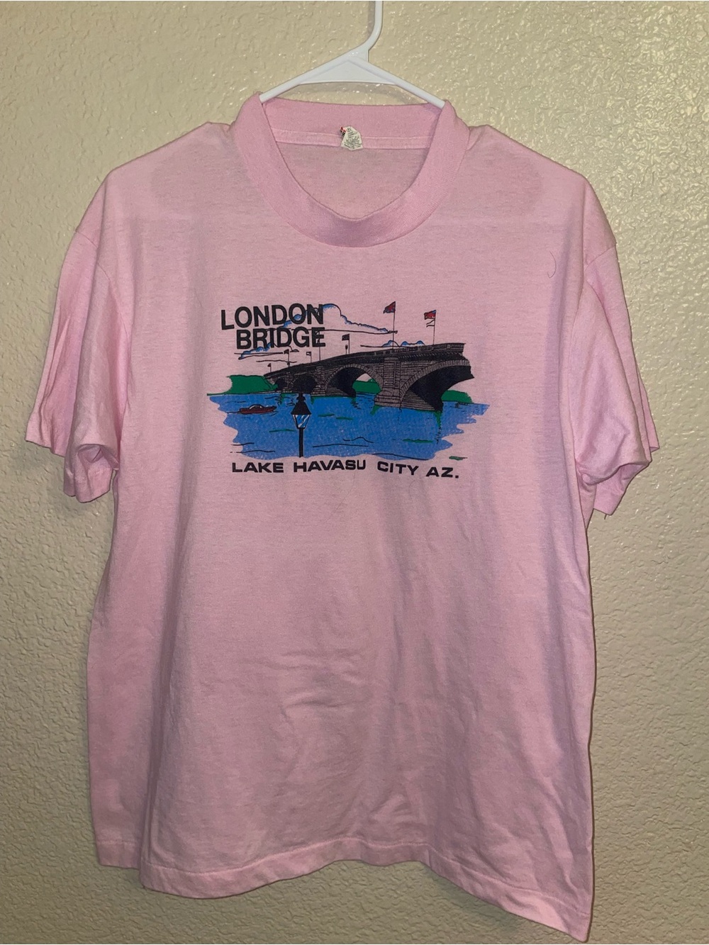 Vintage Screen Stars Pink London Bridge Graphic Tee lake Havasu city, Arizona